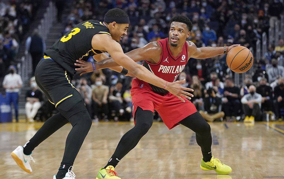 包含里昂客场小胜，继续保持在积分榜前三的位置的词条