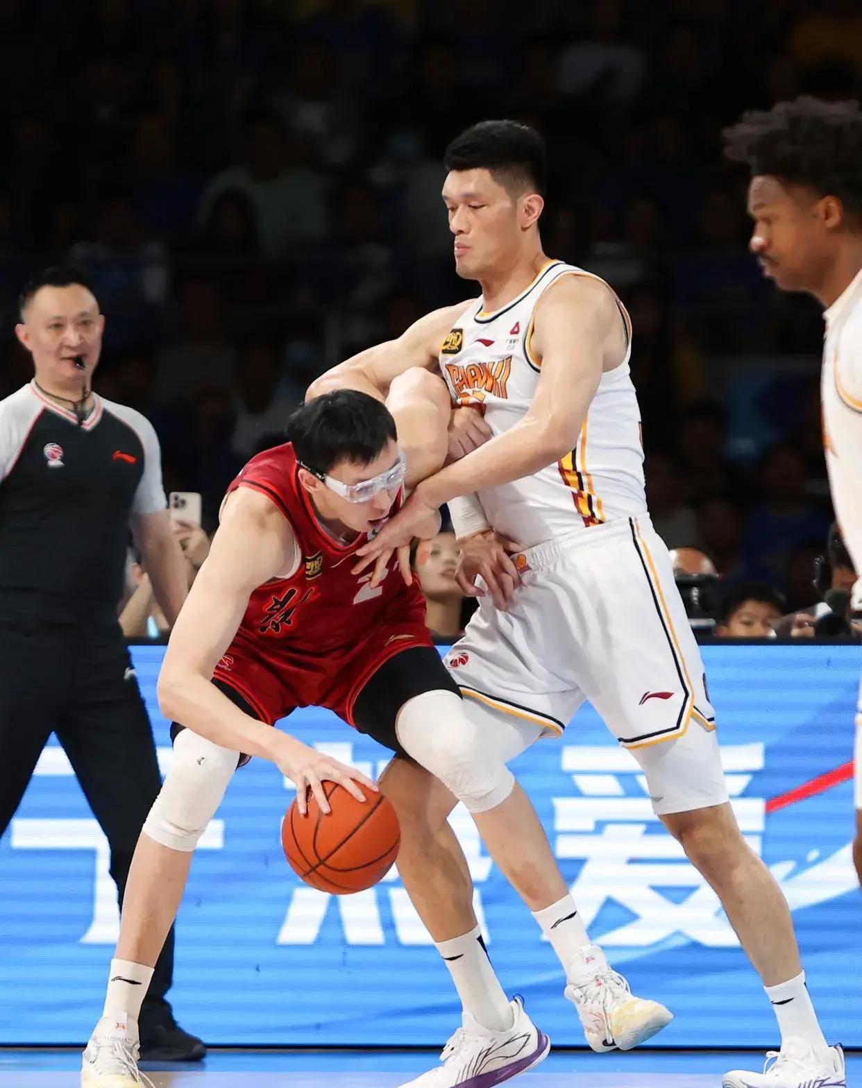 山西队客场大胜广东，全队发挥出色