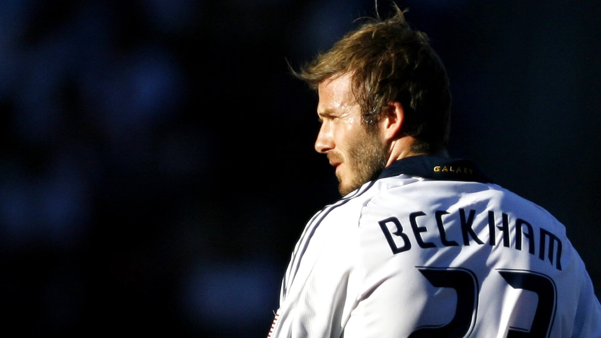 北欧冰原对阵伊比利亚烈焰，贝林厄姆点燃的不仅是赛场